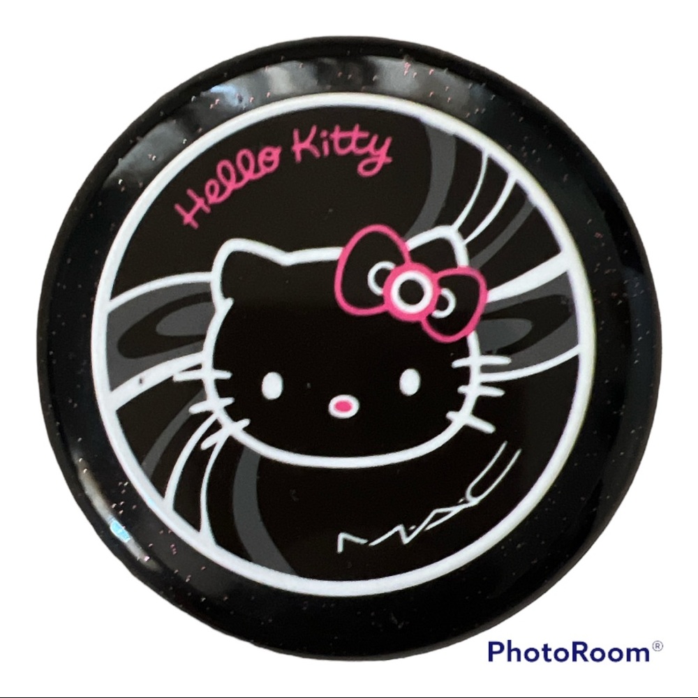 Hello Kitty Beauty Powder by MAC Tahitian Sand